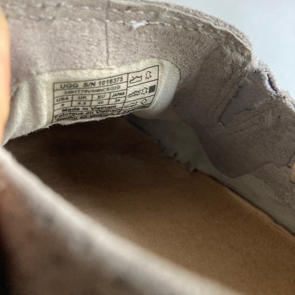 UGG Grey Suede Cream Leather Low Top Sneakers size 8 - Picture 12 of 15